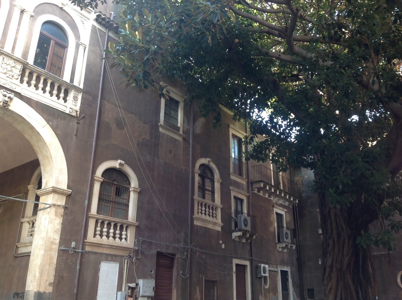 Palazzo Tezzano, Catania 5.JPG